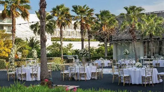 CONVENTION CENTER PLAZA