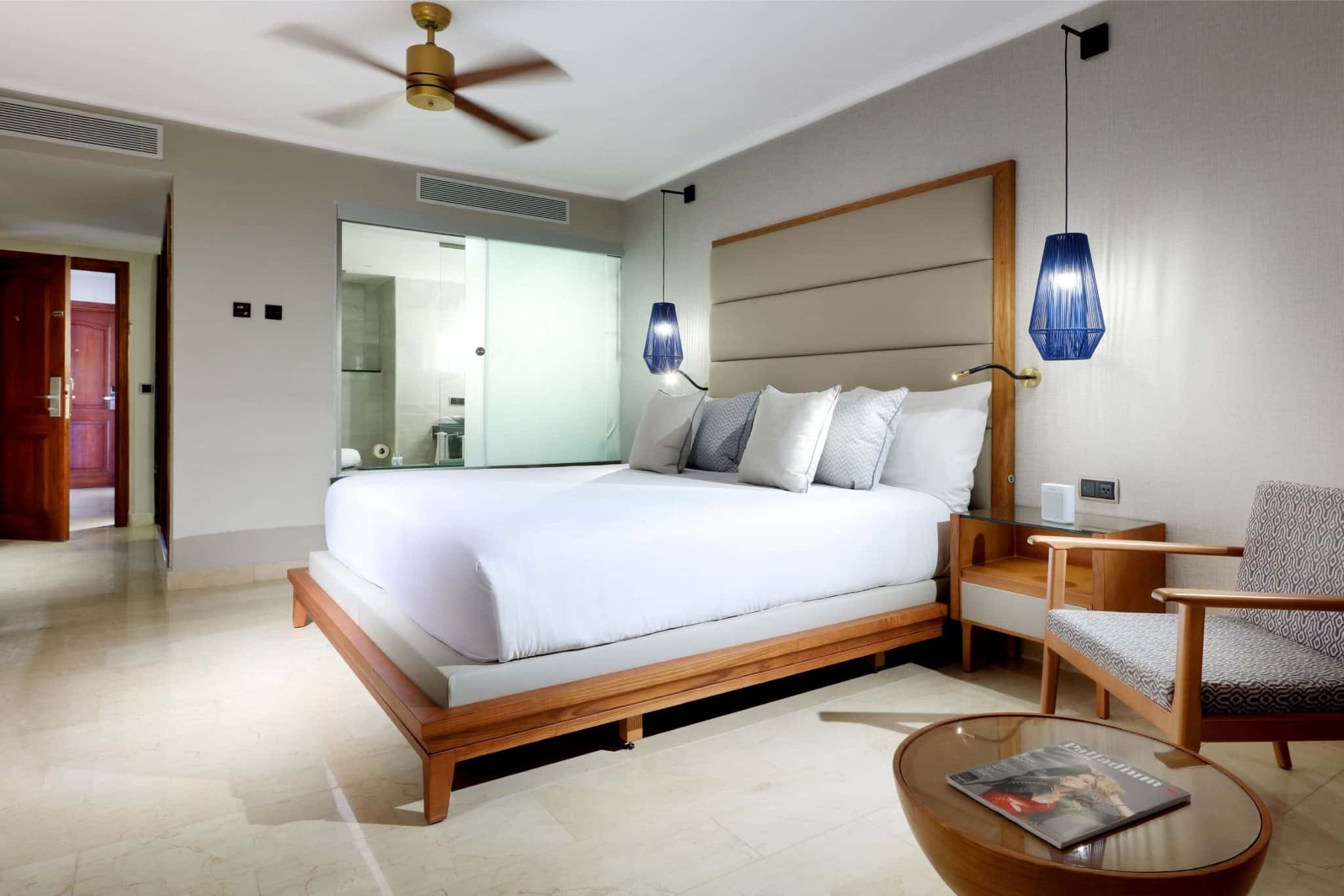 Grand-Palladium-Punta-Cana-Junior-Suite-poolside7