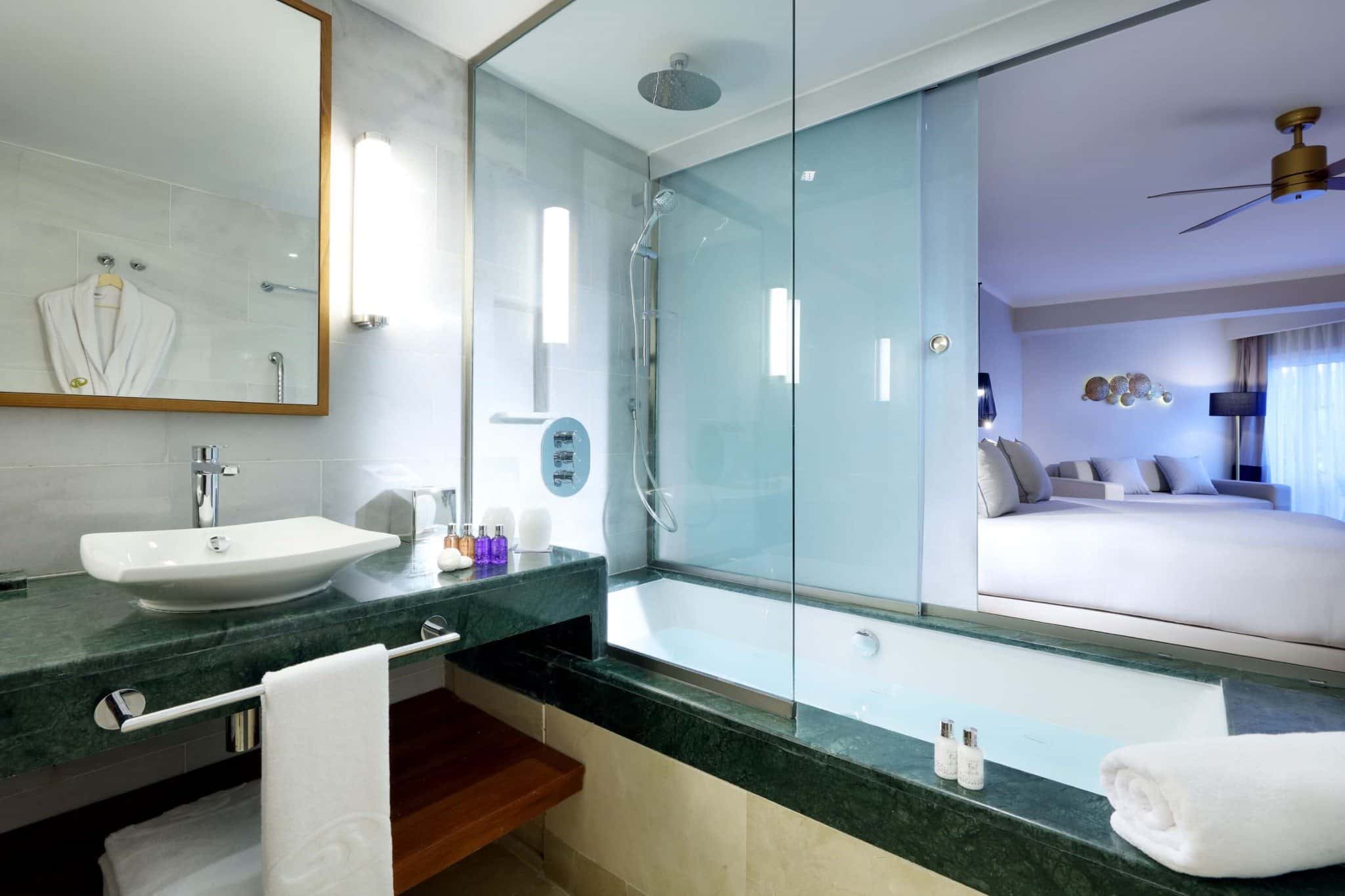 Grand-Palladium-Punta-Cana-Junior-Suite-poolside8